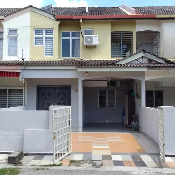 holiday home bagan lalang 5 aircon，位于Sungai Pelek New Village的酒店