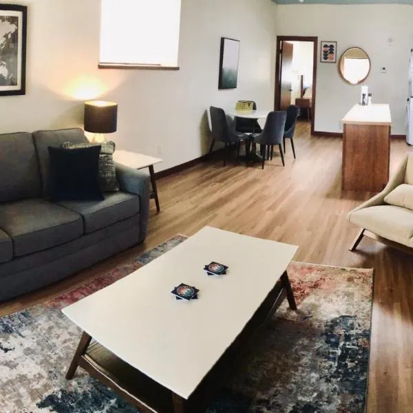 Your Downtown Rapid City Base Camp!，位于拉皮德城的酒店