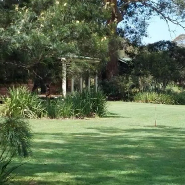 Cabins at Lovedale Wedding Chapel，位于Lochinvar的酒店