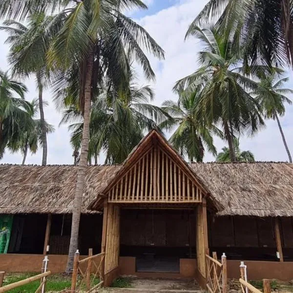 coconut tree guest house，位于Gangāwati的酒店