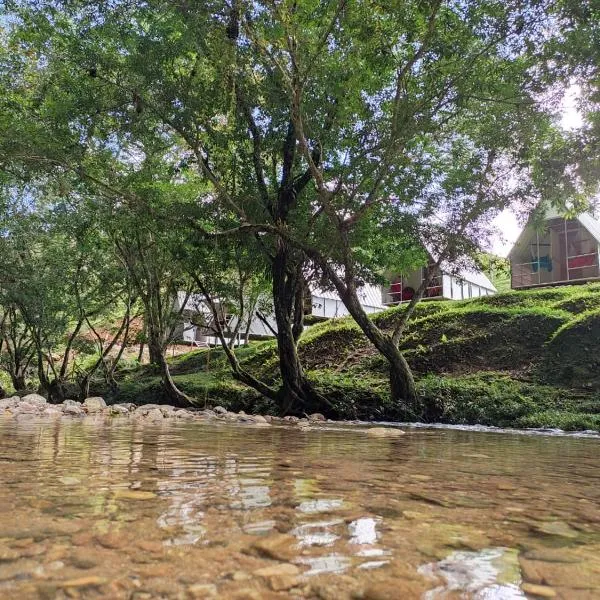 Paraíso Escondido Cabañas, Reserva Rio Claro, San Luis-Doradal，位于Los Arrayanes的酒店