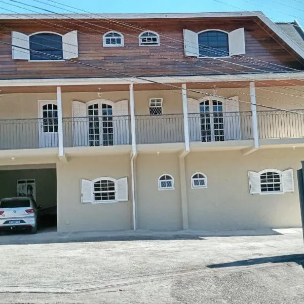 Casa do Trem Suítes，位于坎波斯杜若尔当的酒店