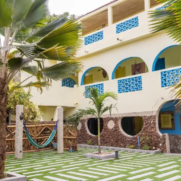 Hotel Mimosa Airport，位于Yenne-Todé的酒店