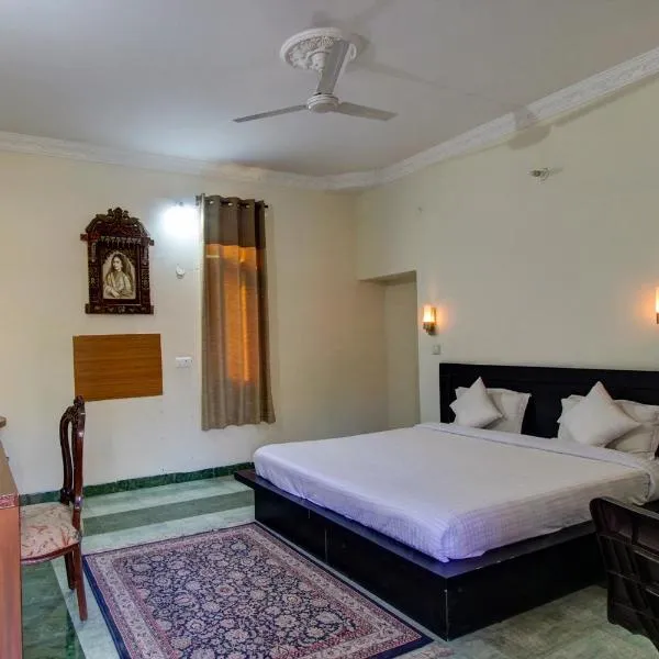 FabHotel Pinjore Holiday Home，位于Surajpur的酒店