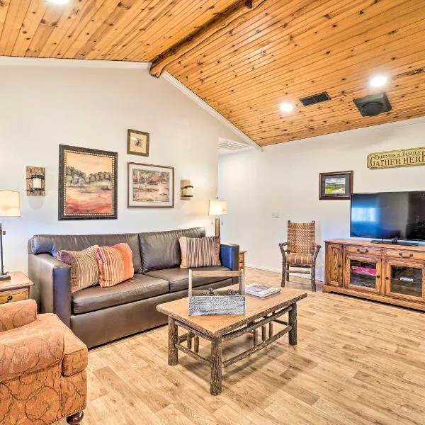 Relaxing Rural Harrison Home - 11 Mi to Town,位于哈里森的酒店