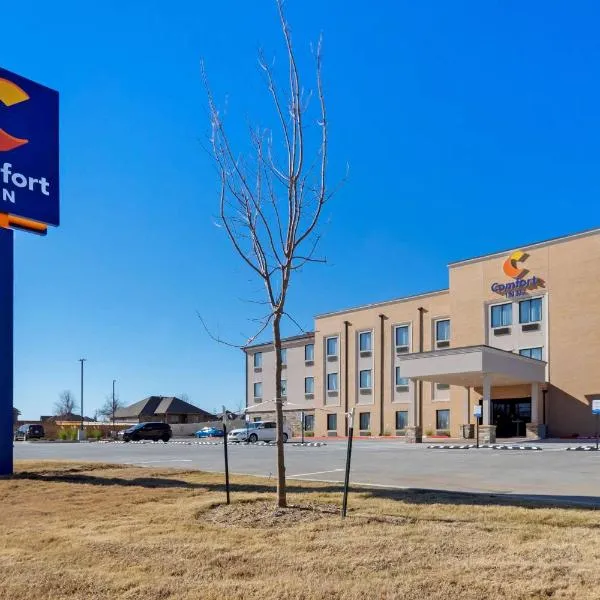 Comfort Inn & Suites Harrah，位于Dale的酒店