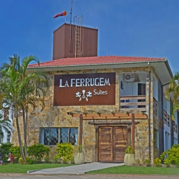 La Ferrugem Suites - 100 mts da Praia，位于加罗帕巴的酒店