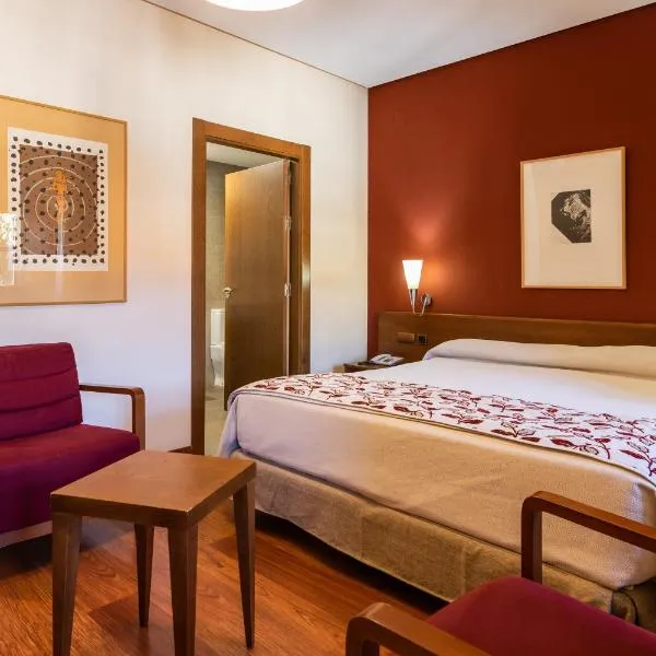 安布罗兹山谷酒店，位于Peñacaballera的酒店