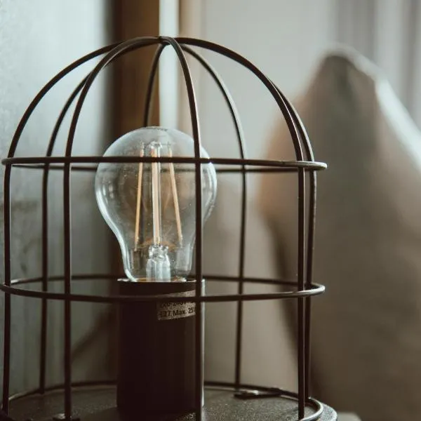 农德迪酒店，位于迪尔森-斯托科姆的酒店