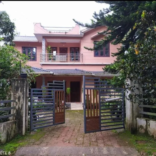 Puzhayoram home stay, Palakkuli, Mananthavadi wayanad kerala，位于Periya的酒店
