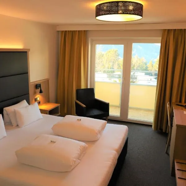 阿勒霍夫酒店，位于皮茨河谷阿兹尔的酒店