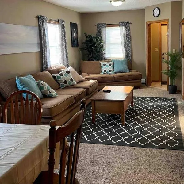 Close to Duluth! Centrally Located-Lake Superior Minutes Away!，位于苏必利尔的酒店