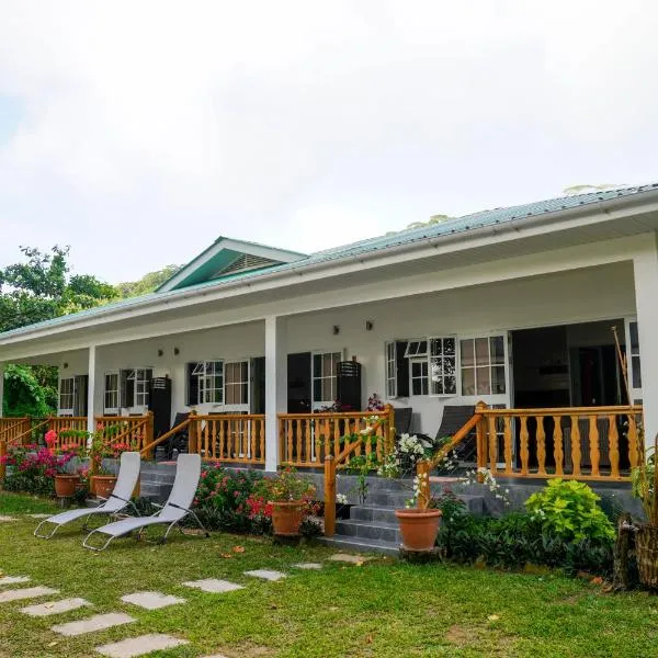 Villa Charette-Self Catering Villas，位于拉迪格岛的酒店