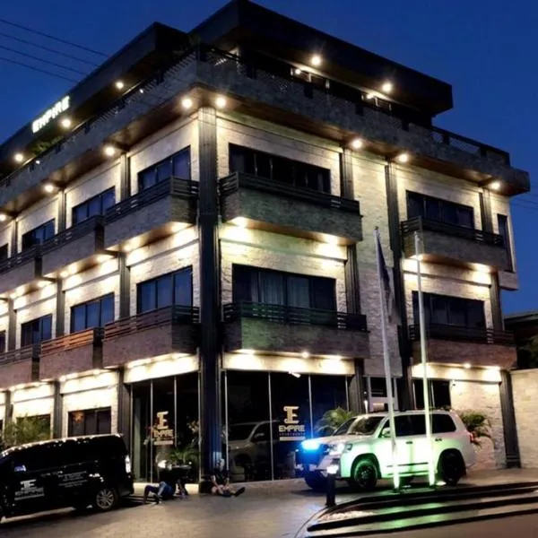 Empire Apartments Su 1 Celinastraat，位于帕拉马里博的酒店