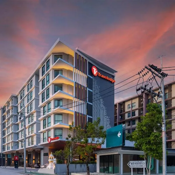 普吉岛彩鸿酒店，位于普吉镇的酒店