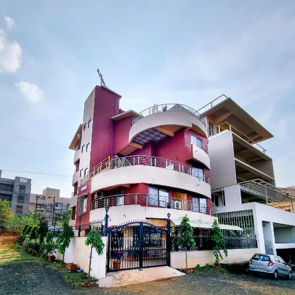 Pooja Villa Suites-Rooms and Pool, Igatpuri，位于伊加特普里的酒店