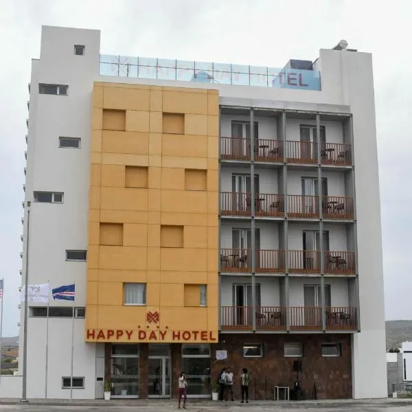 Hotel Happy Day，位于普拉亚的酒店