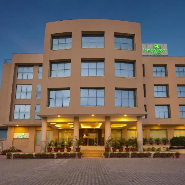 Lemon Tree Hotel Baddi，位于Khizrābād的酒店