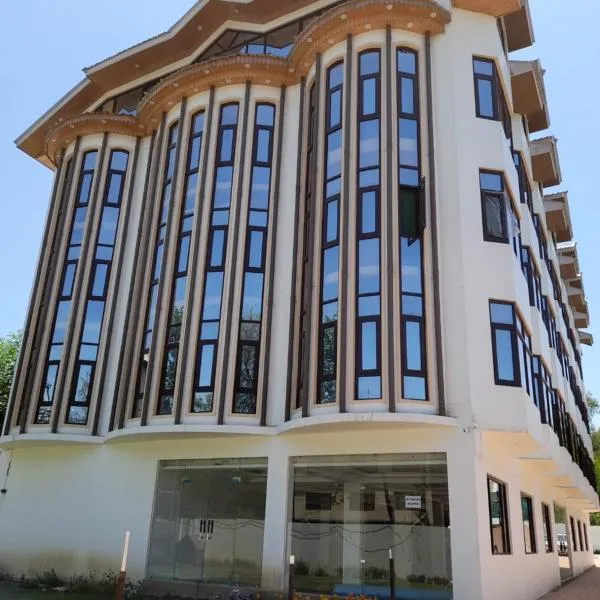 Hotel Zoon Dabb Srinagar airport kashmir，位于斯利那加的酒店