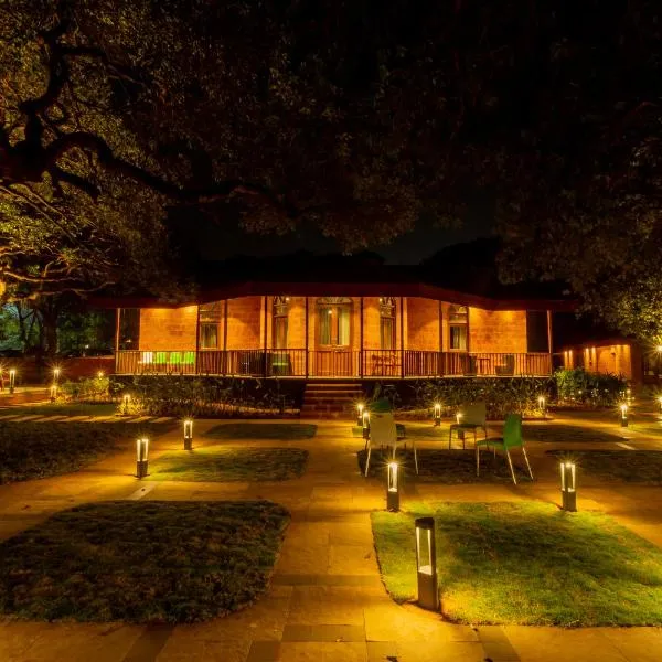 R R Heritage Resort Pure Vegetarian，位于马哈巴莱斯赫瓦尔的酒店