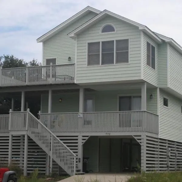 OBX Family Home with Pool - Pet Friendly - Close to Beach- Pool open late Apr through Oct，位于Poplar Branch的酒店