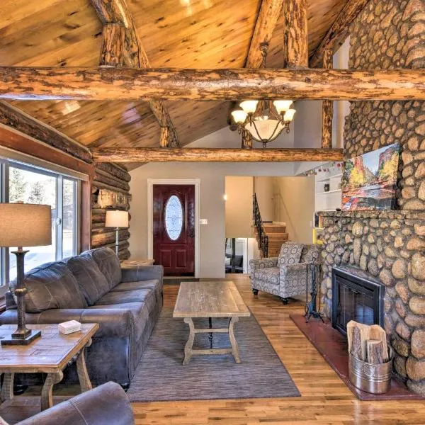 Downtown Buena Vista Cabin w/ Patio & Grill!，位于布埃纳维斯塔的酒店