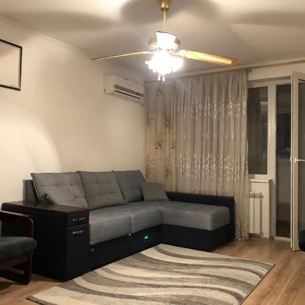 Clean apartment on Lunacharskogo street，位于Tîrnauca的酒店