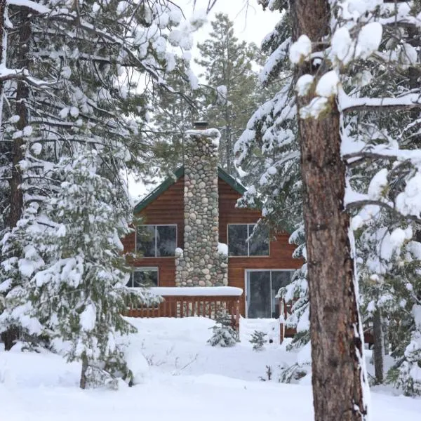 Cabin in the National Forest near Brian Head, Bryce Canyon and Zion，位于达克科里克村的酒店