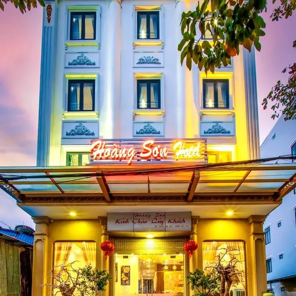 KHÁCH SẠN HOÀNG SƠN，位于昆岛的酒店