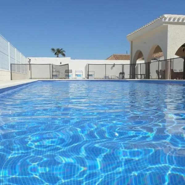 Villa Salt Lake near city and beach，位于托雷维耶哈的酒店