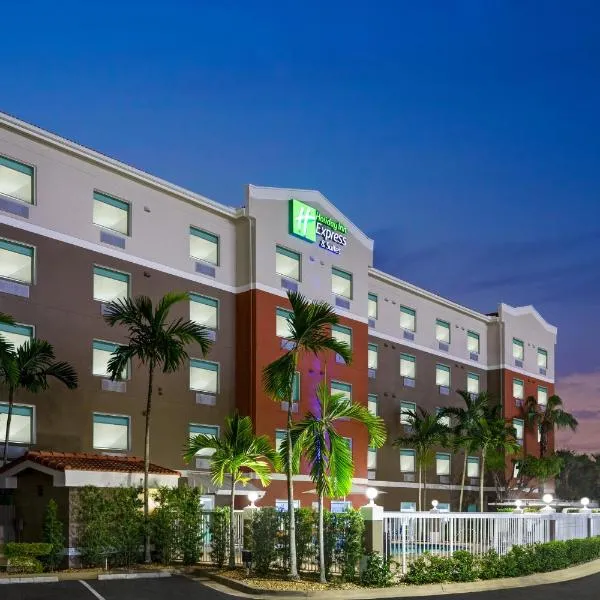 Holiday Inn Express & Suites Pembroke Pines-Sheridan St, an IHG Hotel，位于韦斯顿的酒店