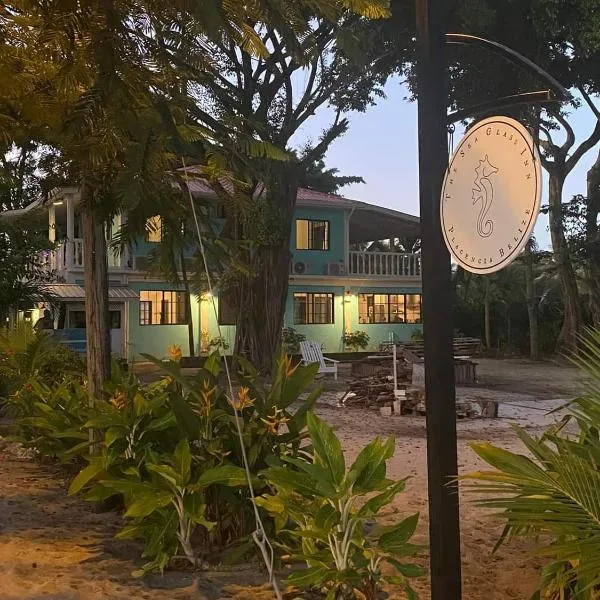 The Sea Glass Inn，位于Monkey River Town的酒店