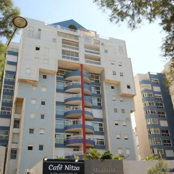 Royal Apartments , Blvd Nitza 8，位于内坦亚的酒店