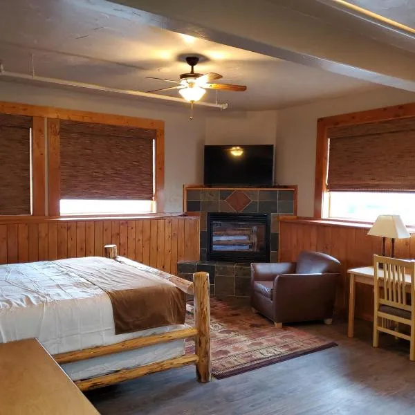Buffalo Lodge of Bigfork，位于Bear Creek Village的酒店