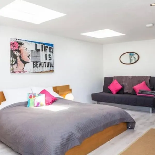 The Studio Christchurch B&B Luxury Garden Room，位于基督城的酒店