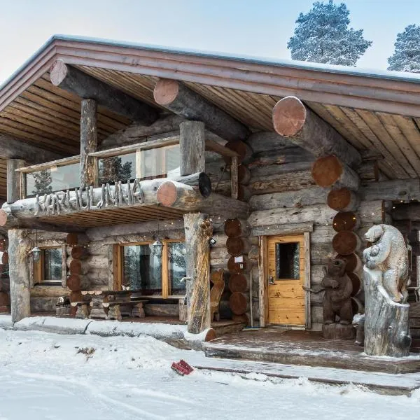 Spectacular Rural Log House with 2 Saunas next to a beautiful lake，位于库萨莫的酒店
