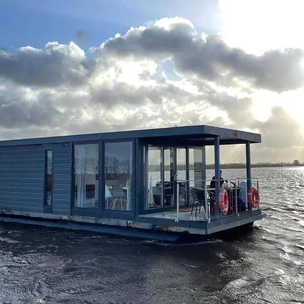 Varend genieten op houseboats，位于兹沃勒的酒店