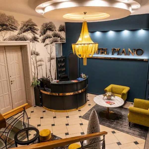 Hotel Piano，位于Sándorfalva的酒店