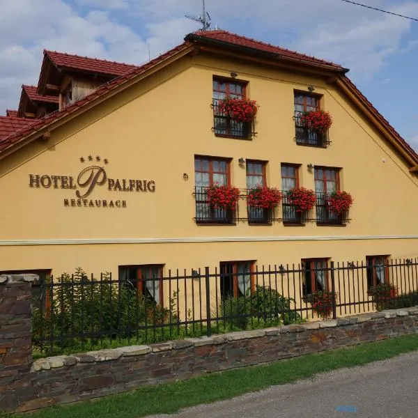 帕尔弗里格餐厅酒店，位于Stará Ves nad Ondřejnicí的酒店