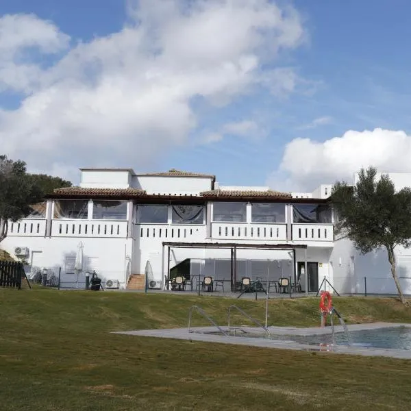 Hostal Restaurante Benalup Golf，位于Los Badalejos的酒店