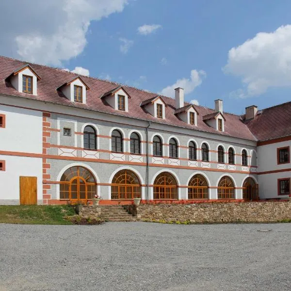 Zámek Libouň，位于Neustupov的酒店