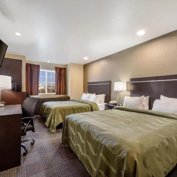 Quality Inn & Suites near NAS Fallon，位于法伦的酒店