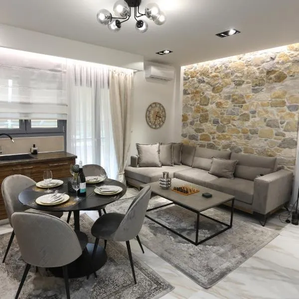 LA Larissa Luxury Apartments Trekke，位于Yiánnouli的酒店