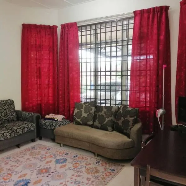 AziziYati Muslem Homestay KLIA Sepang - SemiD House，位于雪邦的酒店