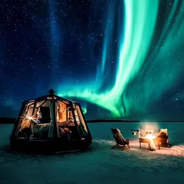 Northern Lights Glass Igloo Getaway For Couples，位于Kivitaipale的酒店