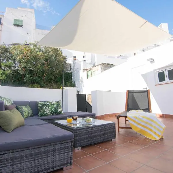 Casa con terraza y patio privado en Salobreña，位于萨各夫雷纳的酒店