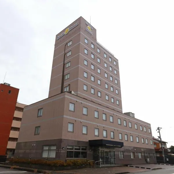 Smile Hotel Takaoka Ekimae，位于高冈市的酒店