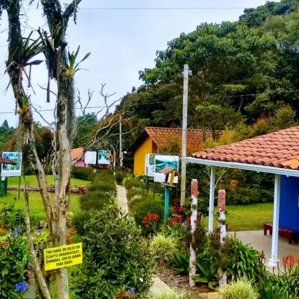 Hospedaje Santaelena -chalets de montaña-，位于圣埃伦娜的酒店