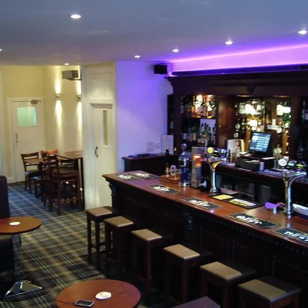 Aberdour Hotel, Stables Rooms & Beer Garden，位于Lochgelly的酒店