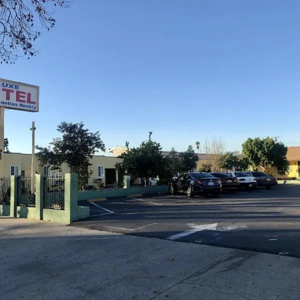 Deluxe Inn，位于波莫纳的酒店